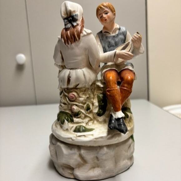 Vintage Porcelain Romeo & Juliet Rotating Figurine Music Box Price Imports JAPAN - Picture 3 of 6
